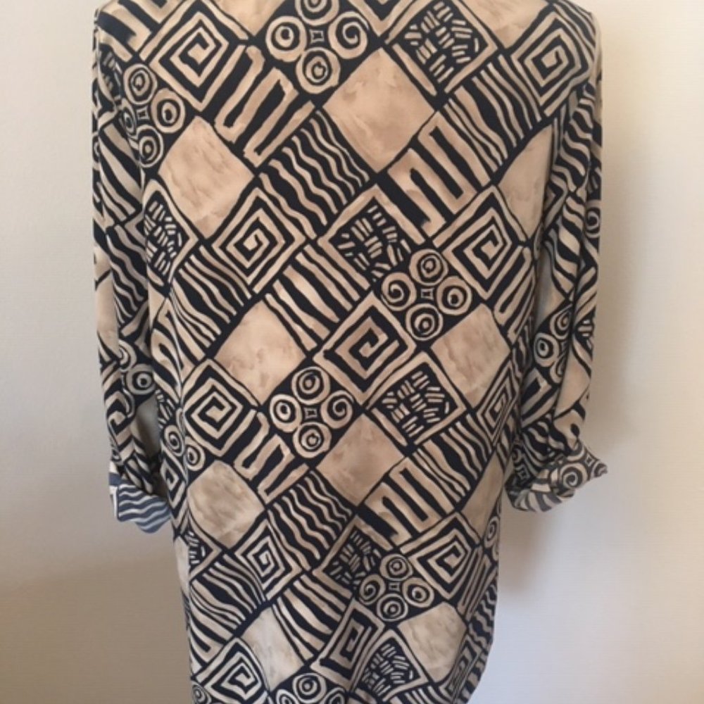 Tunic Four Button Geometric Design - Picture 2 of 3